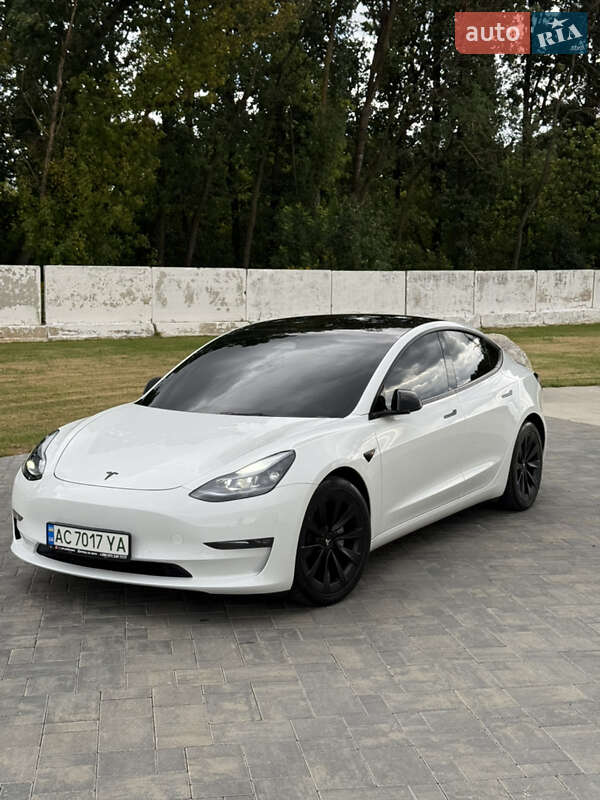Седан Tesla Model 3 2022 в Луцке