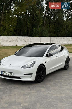 Седан Tesla Model 3 2022 в 