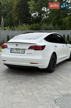 Седан Tesla Model 3 2022 в 