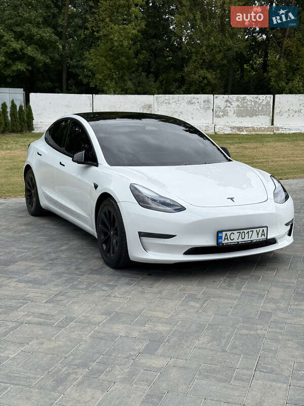 Седан Tesla Model 3 2022 в Луцке
