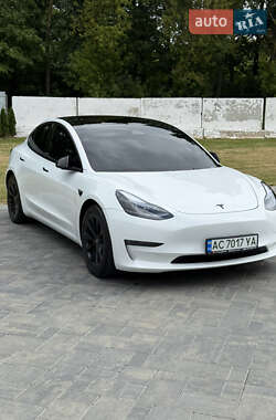 Седан Tesla Model 3 2022 в 