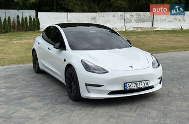 Седан Tesla Model 3 2022 в 