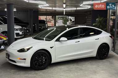 Седан Tesla Model 3 2022 в 