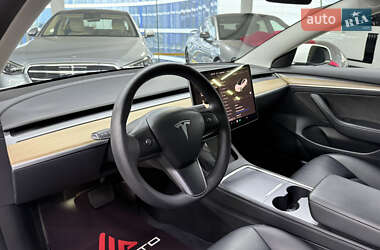 Седан Tesla Model 3 2022 в 