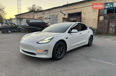 Седан Tesla Model 3 2021 в 