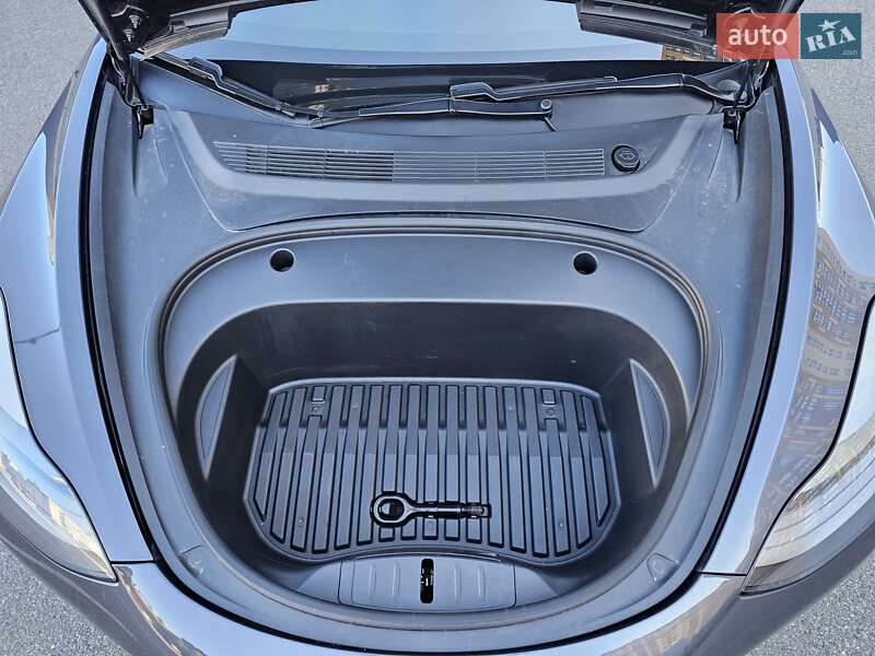 Седан Tesla Model 3 2021 в Киеве