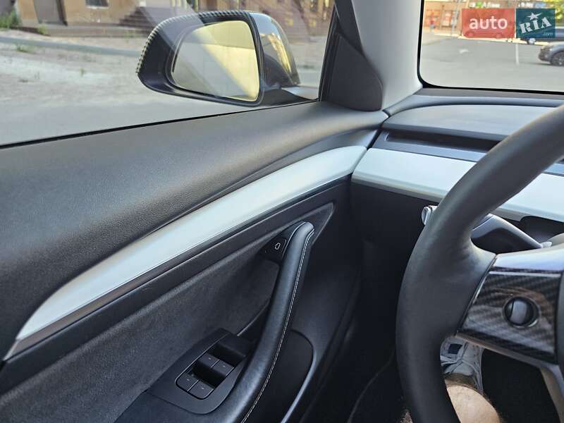 Седан Tesla Model 3 2021 в Киеве
