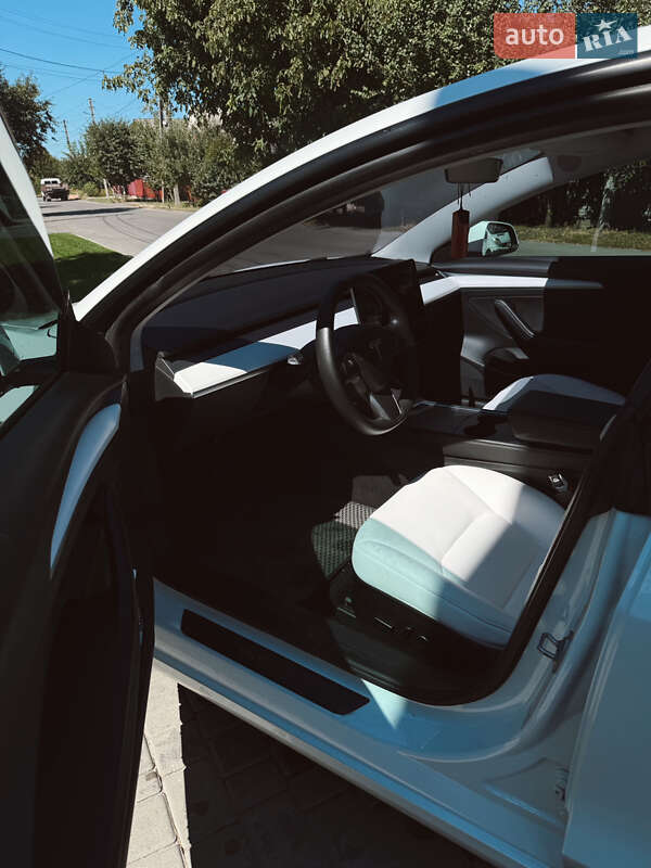 Седан Tesla Model 3 2021 в Белой Церкви