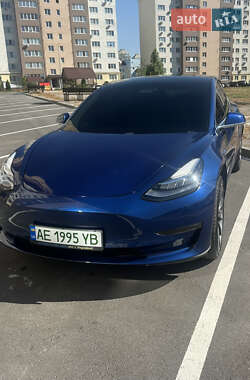 Седан Tesla Model 3 2019 в 