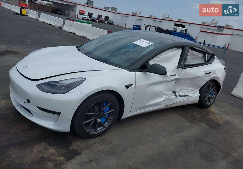 Седан Tesla Model 3 2021 в Львове
