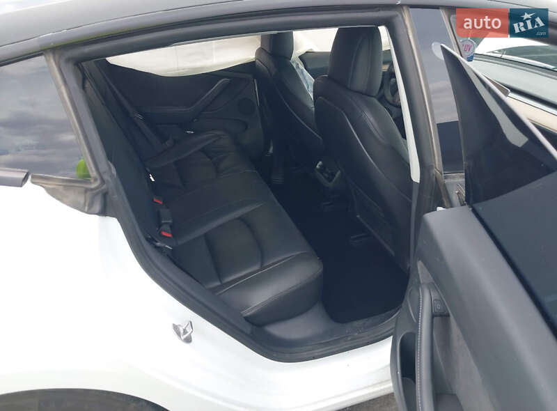 Седан Tesla Model 3 2021 в Львове