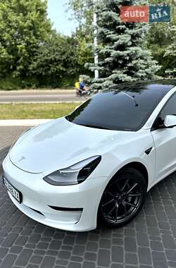 Седан Tesla Model 3 2022 в 