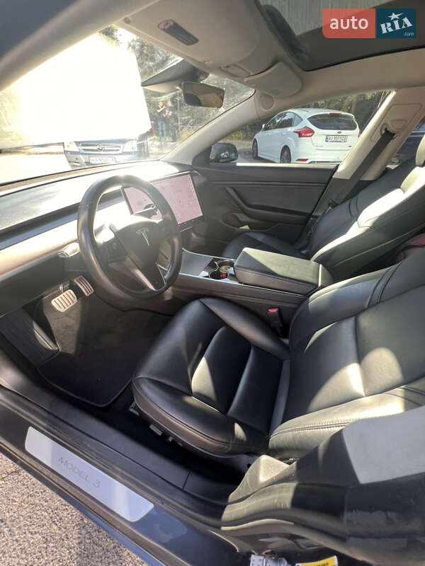 Седан Tesla Model 3 2018 в Киеве