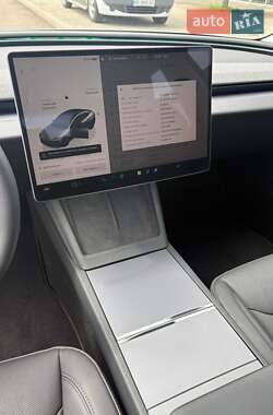 Седан Tesla Model 3 2024 в 