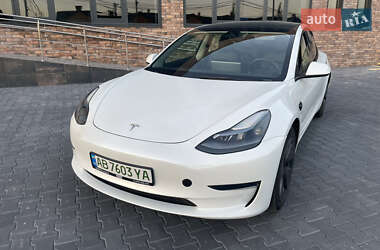 Седан Tesla Model 3 2022 в 