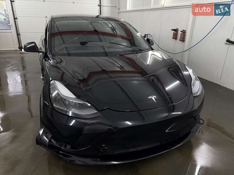 Седан Tesla Model 3 2023 в Дрогобыче