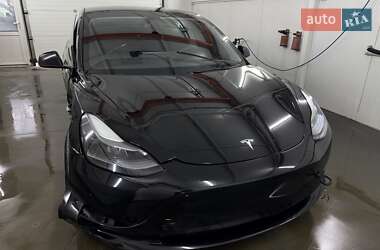 Седан Tesla Model 3 2023 в 