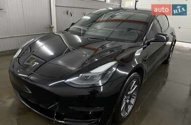 Седан Tesla Model 3 2023 в 