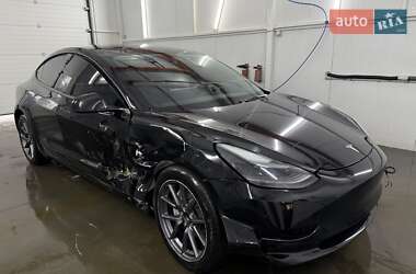 Седан Tesla Model 3 2023 в Дрогобичі