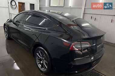 Седан Tesla Model 3 2023 в 