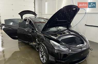 Седан Tesla Model 3 2023 в 