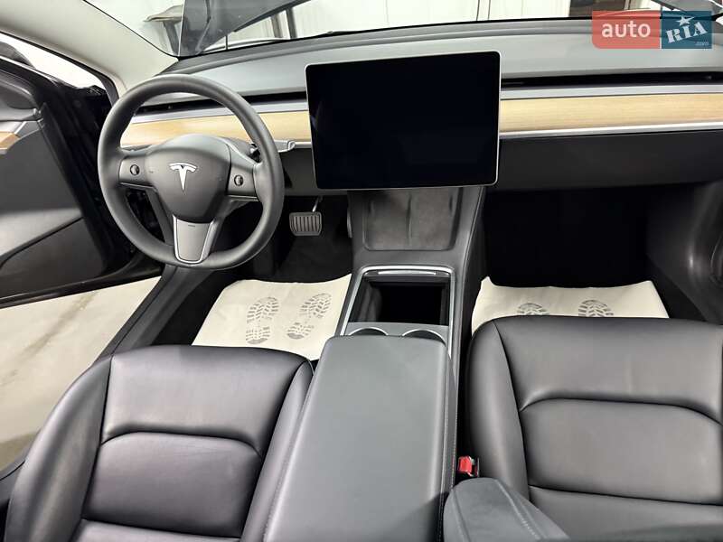 Седан Tesla Model 3 2023 в Дрогобыче