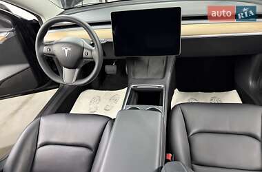 Седан Tesla Model 3 2023 в 