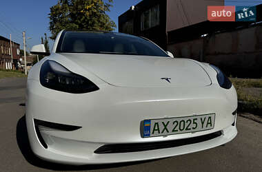 Седан Tesla Model 3 2022 в 