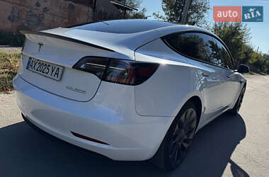 Седан Tesla Model 3 2022 в 