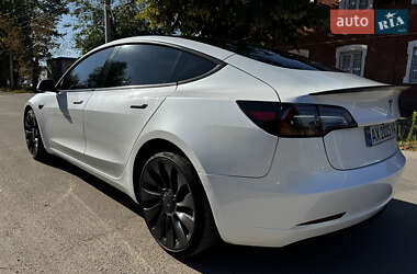 Седан Tesla Model 3 2022 в 
