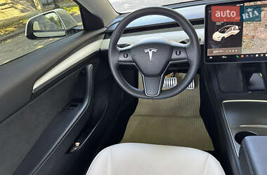 Седан Tesla Model 3 2022 в 