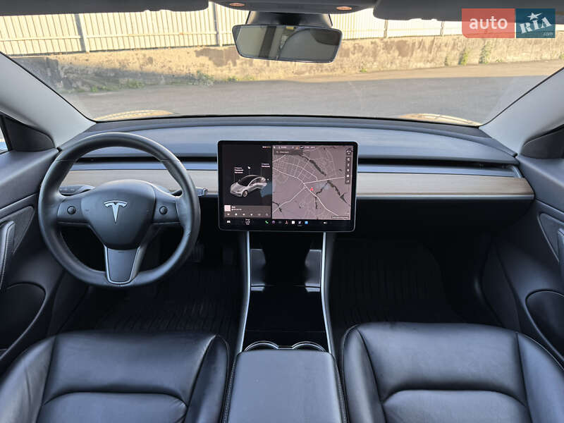 Седан Tesla Model 3 2019 в Вінниці
