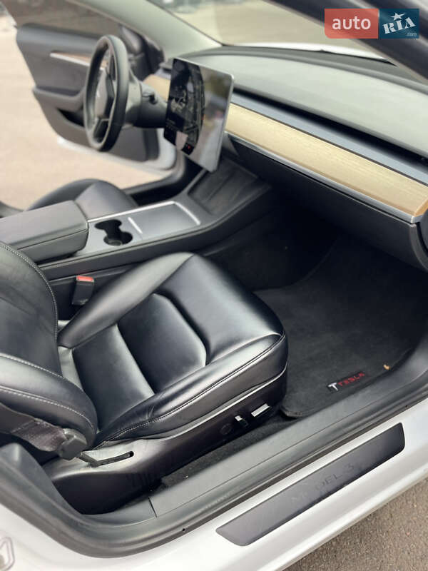 Седан Tesla Model 3 2021 в Полтаві