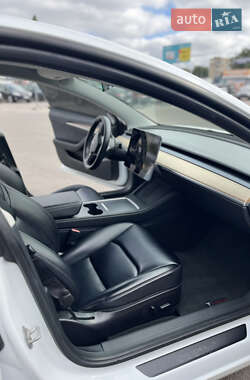 Седан Tesla Model 3 2021 в 