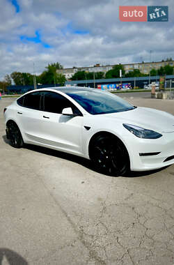 Седан Tesla Model 3 2021 в 