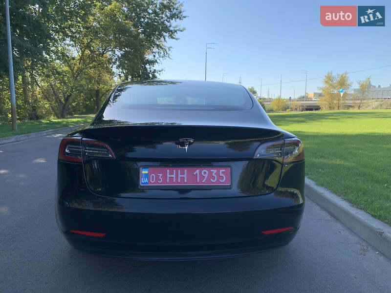 Седан Tesla Model 3 2022 в Києві