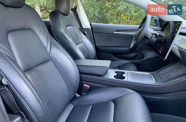 Седан Tesla Model 3 2022 в 