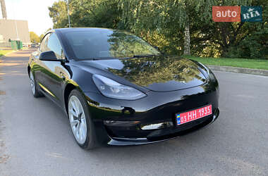 Седан Tesla Model 3 2022 в 