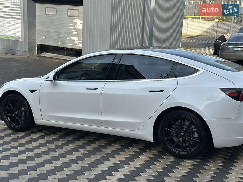 Седан Tesla Model 3 2020 в Миколаєві