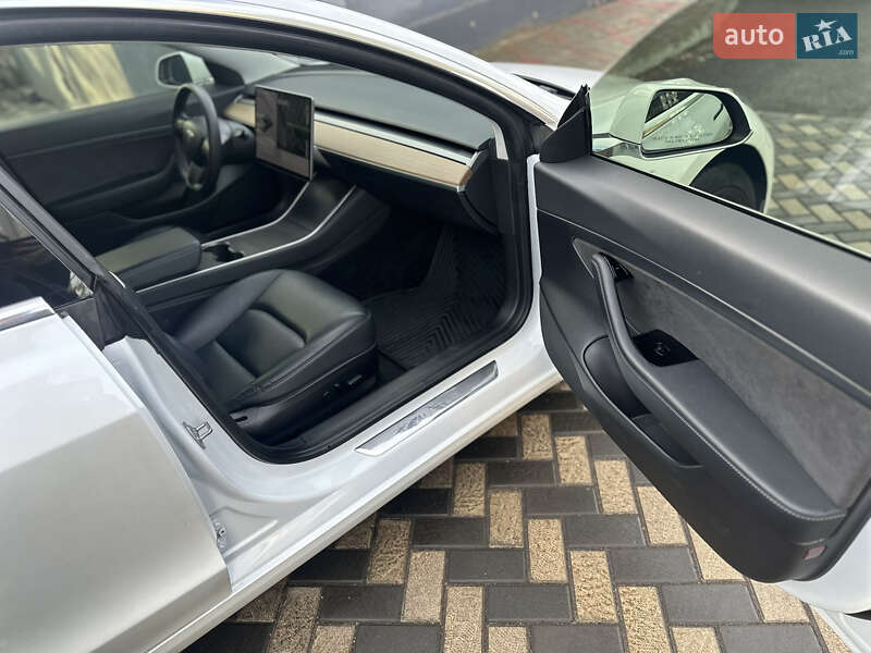 Седан Tesla Model 3 2020 в Миколаєві