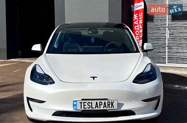 Седан Tesla Model 3 2023 в 