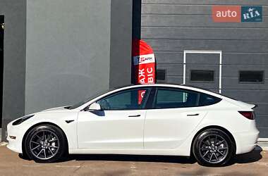 Седан Tesla Model 3 2023 в 