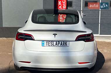 Седан Tesla Model 3 2023 в 