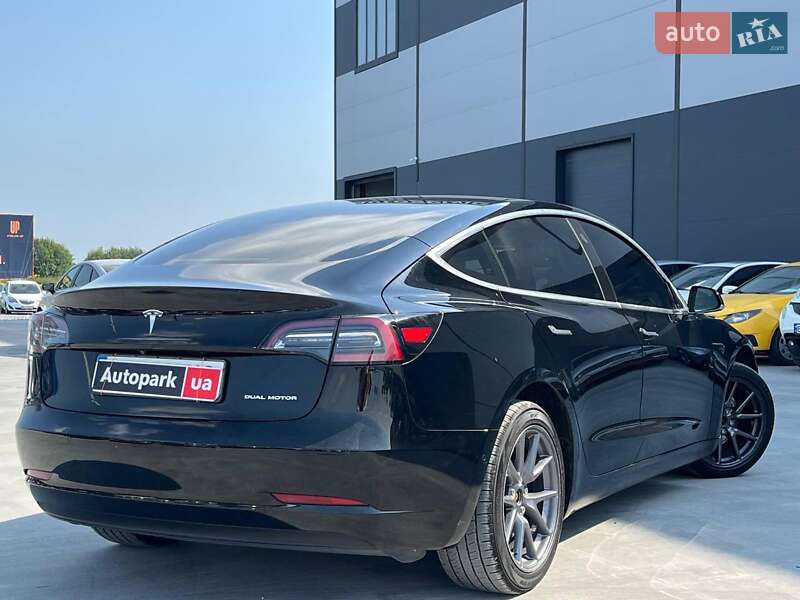Седан Tesla Model 3 2019 в Львове