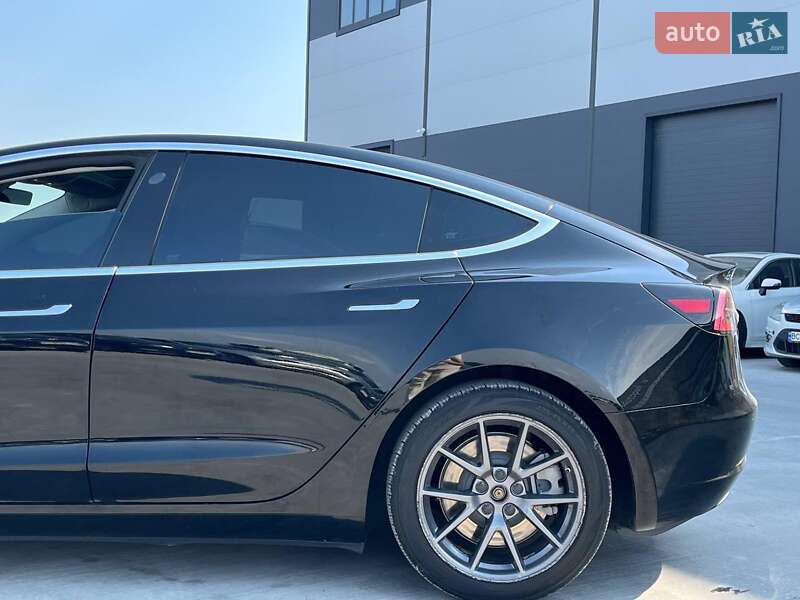 Седан Tesla Model 3 2019 в Львове