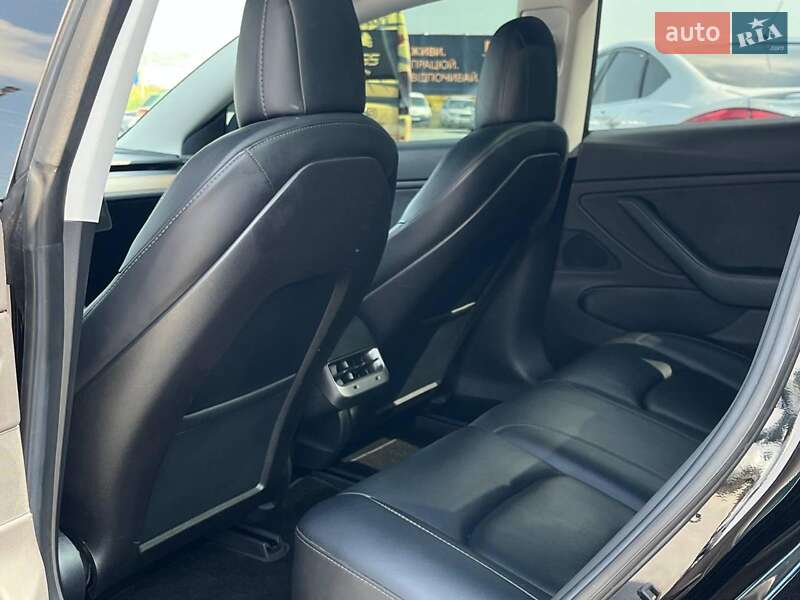 Седан Tesla Model 3 2019 в Львове