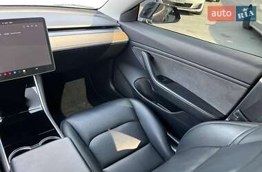 Седан Tesla Model 3 2019 в 
