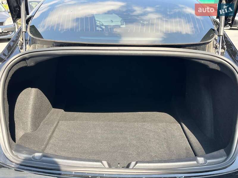 Седан Tesla Model 3 2019 в Львове