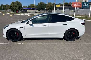 Седан Tesla Model 3 2022 в 