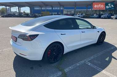 Седан Tesla Model 3 2022 в 